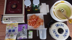 玉ねぎの皮で草木染め ピンクやオレンジに染めてみよう 初心者でも出来る簡単なやり方 ゆる っとものづくり